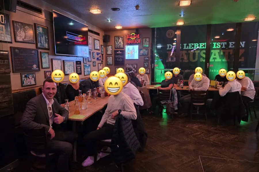 Gemeinsamer Abend in einem Lokal