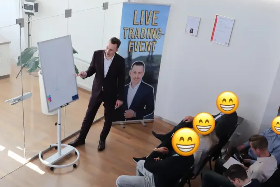 Thomas Wabnig am Flipchart beim Live-Trading-Event